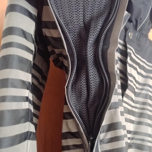 Holden ski/snowboard jacket - Picture 3 of 12